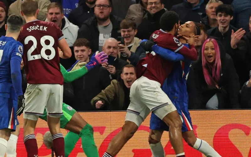 تحقيقات انضباطية.. الاتحاد الإنجليزي يتحرك بعد شجار لاعبي تشيلسي ووست هام في لندن